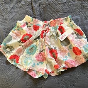 Lucy Love flowered shorts Size M